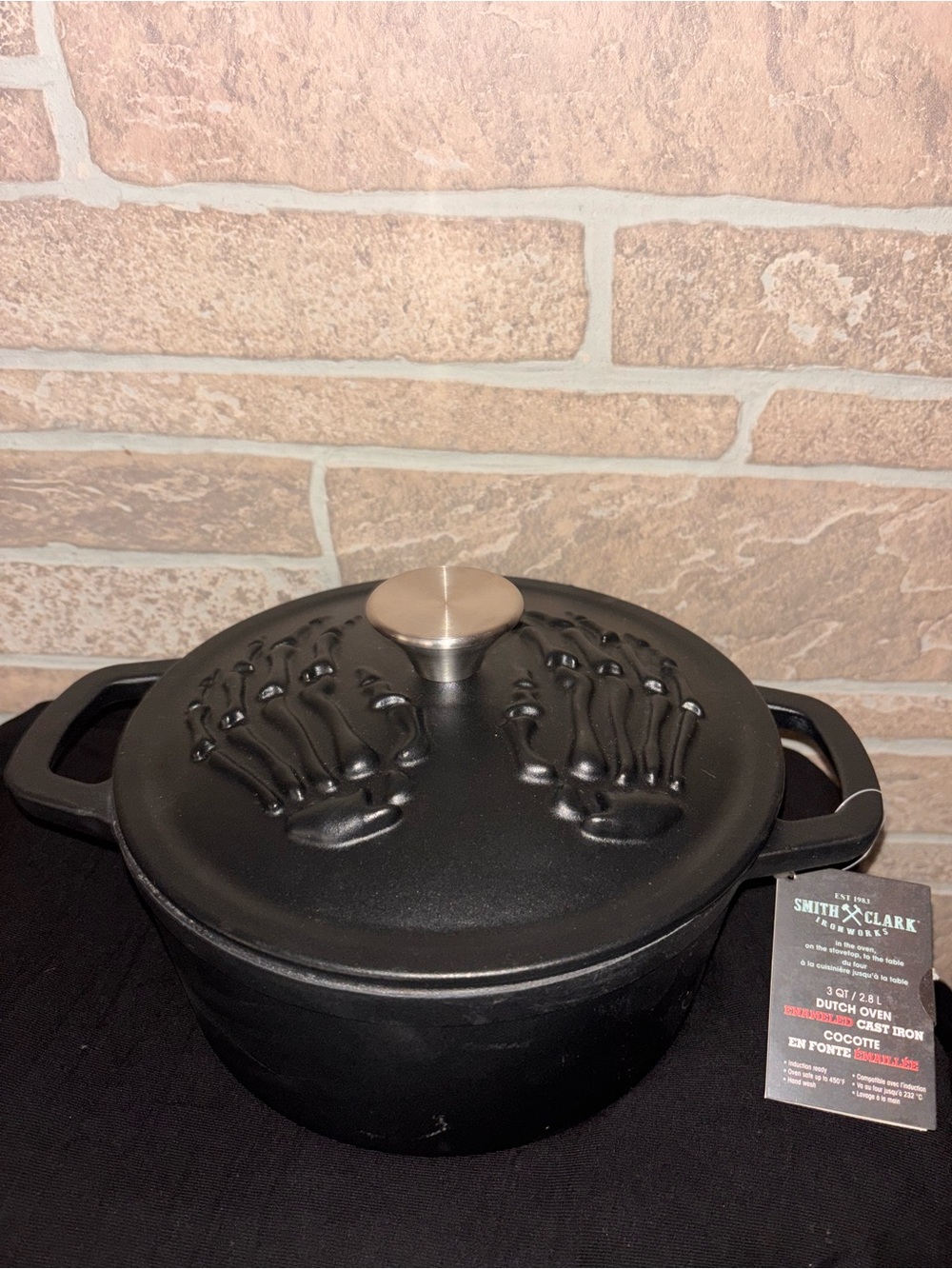 Halloween skeleton Black Cast Iron Dutch Oven with Lid 3 quart